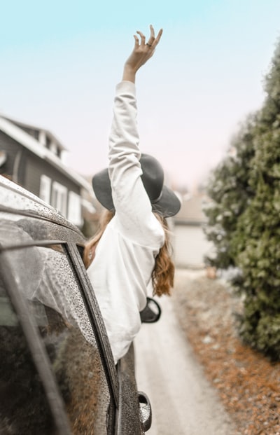 During the day, a woman left standing on the window
